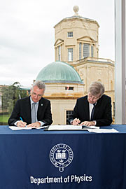 Agreement signed to build HARMONI spectrograph for the E-ELT