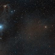 Una visión de campo amplio alrededor de la estrella joven T Cha