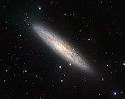 Imagen de campo amplio de NGC 253 tomada por el VLT Survey Telescope