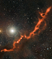 APEX-Aufnahme eines filamentartigen Sternentstehungsgebiets im Sternbild Stier