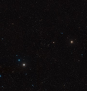 Širokoúhlý záběr kupy galaxií v Herkulovi