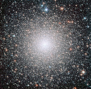De bolvormige sterrenhoop NGC 6388, waargenomen door de Hubble-ruimtetelescoop