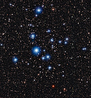 Avoimen tähtijoukon NGC 2547 nuoret tähdet