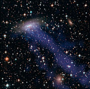 Composición de ESO 137-001 creada con imágenes de Hubble y Chandra