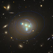 Hubble-foto van de cluster Abell 3827, waarop de verdeling van de donkere materie te zien is
