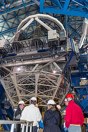 Cérémonie organisée pour la première lumière du système composé de quatre étoiles guides laser qui équipe le VLT de l'ESO
