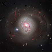 Häikäisevän kaunis galaksi Messier77