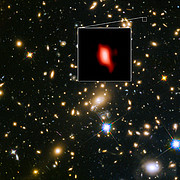 Clichés de MACS J1149.5+2223 acquis par Hubble et ALMA