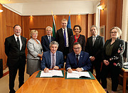 Die Unterzeichnung des irischen Beitrittsabkommens