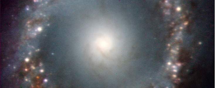 The centre of the active galaxy NGC 1097