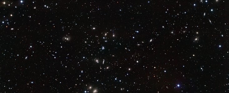 Immagine dell'ammasso di galassie di Ercole ottenuta con il VST