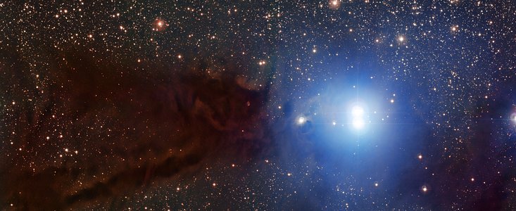 Ciemny obłok Lupus 3 i związane z nim młode, gorące gwiazdy