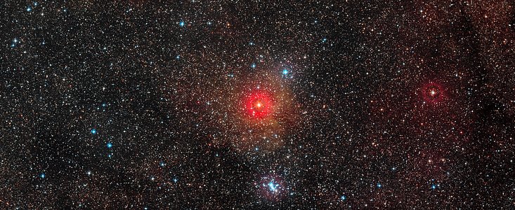 The field around yellow hypergiant star HR 5171