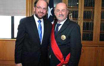Massimo Tarenghi agraciado com a Grande Cruz da Ordem de Bernardo O´Higgins pelo Ministro dos Negócios Estrangeiros chileno