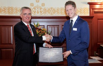 Vuoden 2016 "De Zeeuw-Van Dishoeck Graduation"-tähtitiedepalkinnon voittaja on valittu