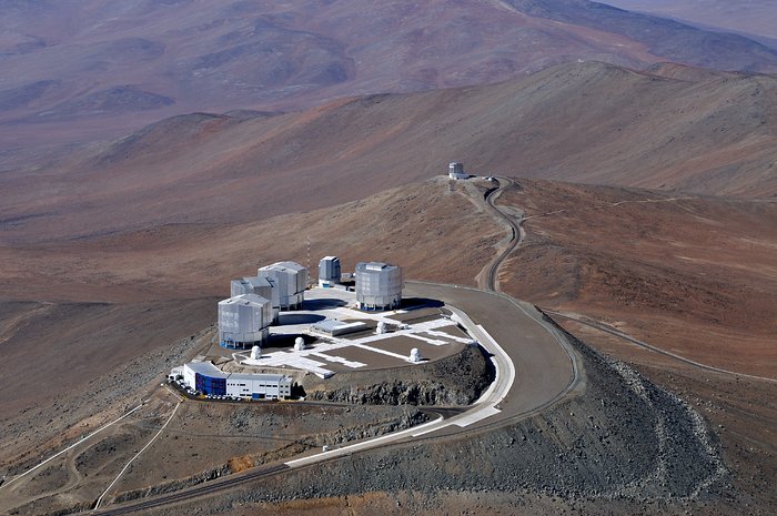 O Very Large Telescope visto pelos olhos de um pássaro