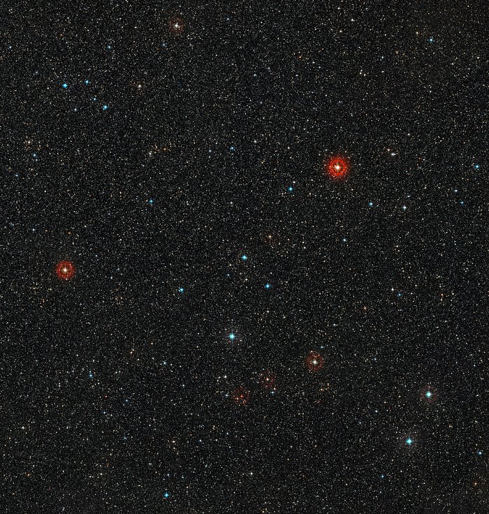 Imagem grande angular do céu em torno da estrela jovem HD 95086