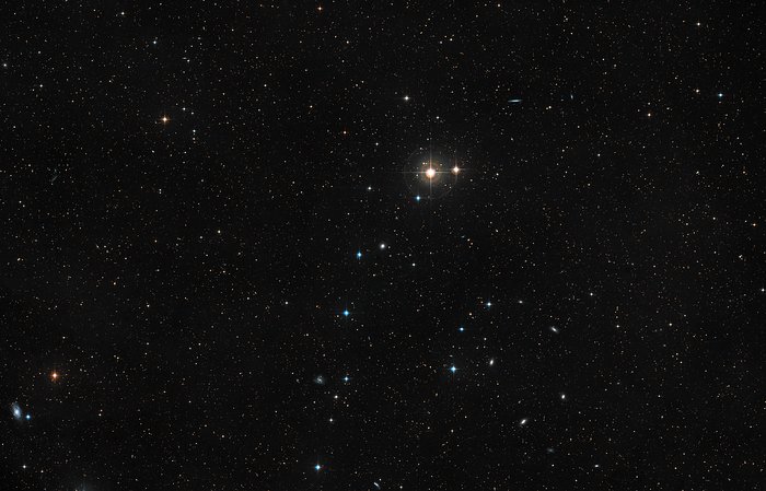 Die Himmelsregion um die Galaxie NGC 4993