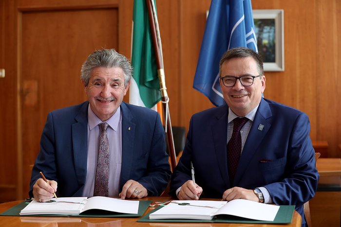The Irish Accession Agreement being signed