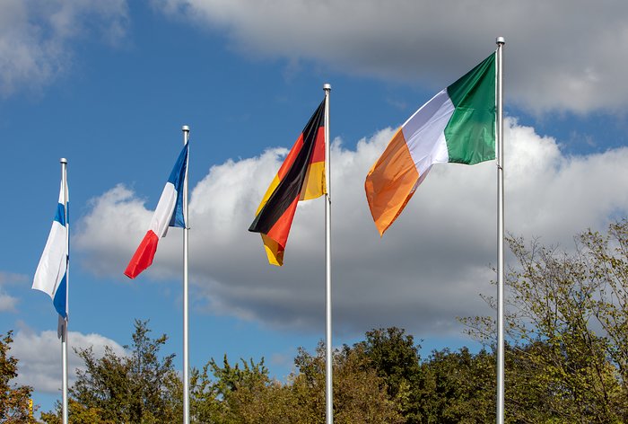 Issata la bandiera irlandese al Quartier Generale dell'ESO