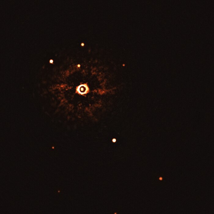 Primeira imagem de um sistema planetário múltiplo em órbita de uma estrela do tipo do Sol (inteira, sem anotações)