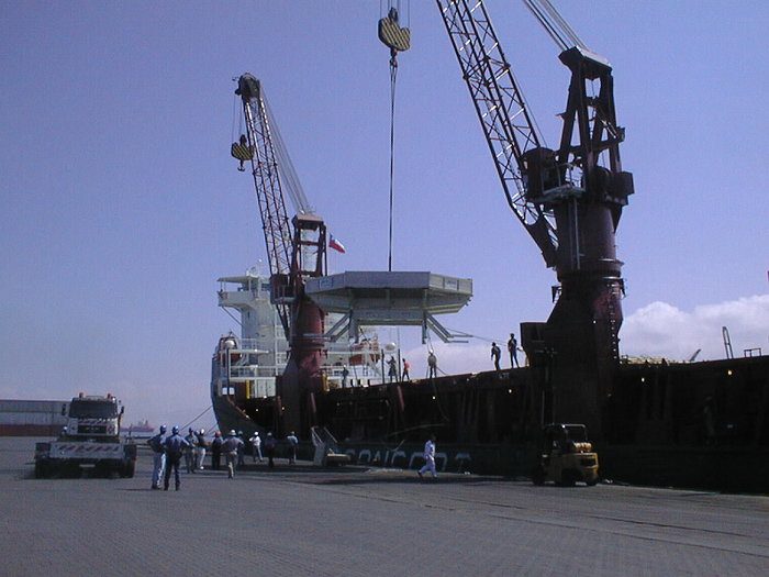 Lifting the 8.2-m VLT mirror