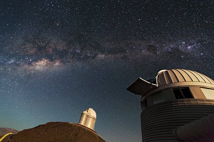 Telescópios no Observatório de La Silla, o primeiro observatório do ESO instalado no Chile
