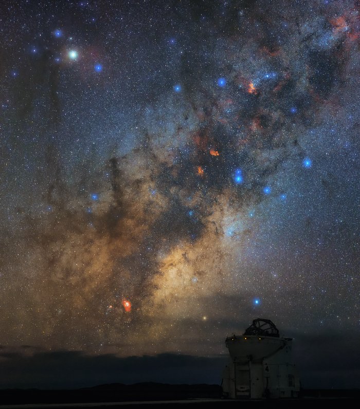 Antares stråler over et af Auxiliary-teleskoperne