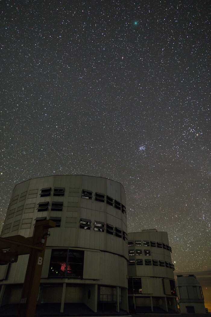 VLT Unit Telescopes observing a comet
