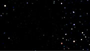 Zooma in mot Abell 1689 och en väldigt avlägsen, dammig galax