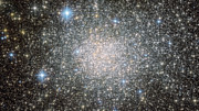 Zooming on the star cluster Terzan 5