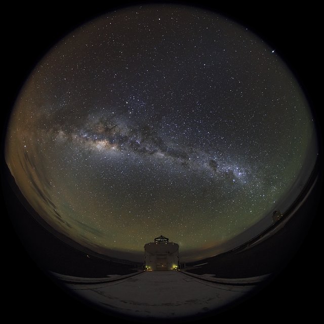 Milky Way moves over Paranal