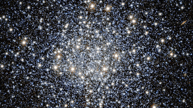 Inzoomen op de bolvormige sterrenhoop Messier 55