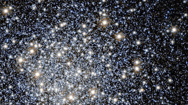 Schwenk über die VISTA-Infrarotaufnahme des Kugelsternhaufens Messier 55