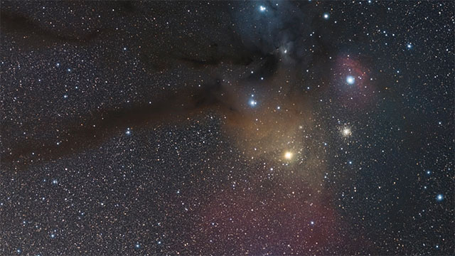 Inzoomen op de bolvormige sterrenhoop Messier 4