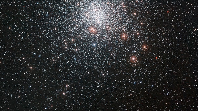 Panning across the globular star cluster Messier 4