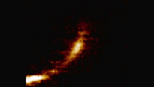 Gaswolk die verscheurd wordt door het zwarte gat in het Melkwegcentrum