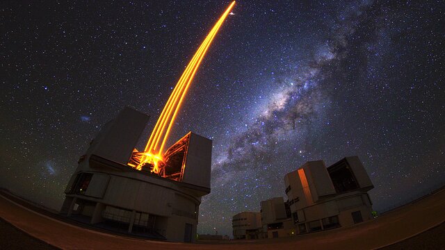 ESOcast 219 Light: Estrela dança em torno de buraco negro supermassivo