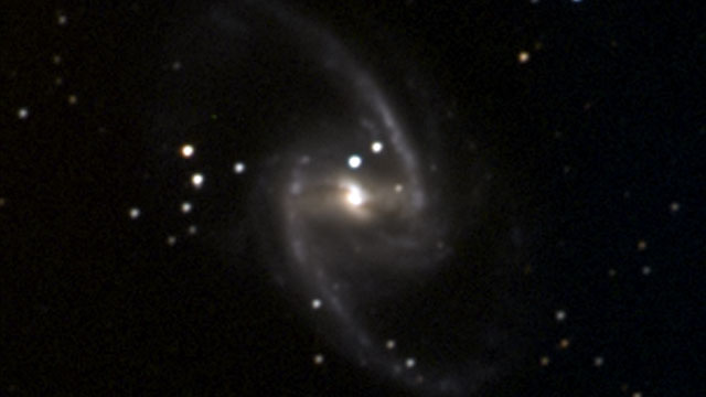 O TAROT descobre uma supernova brilhante na NGC 1365