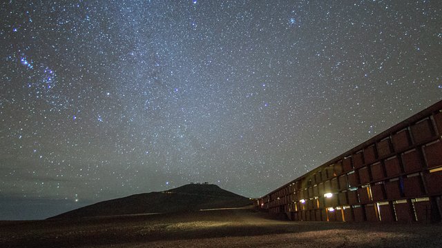Stars above the Paranal Residencia